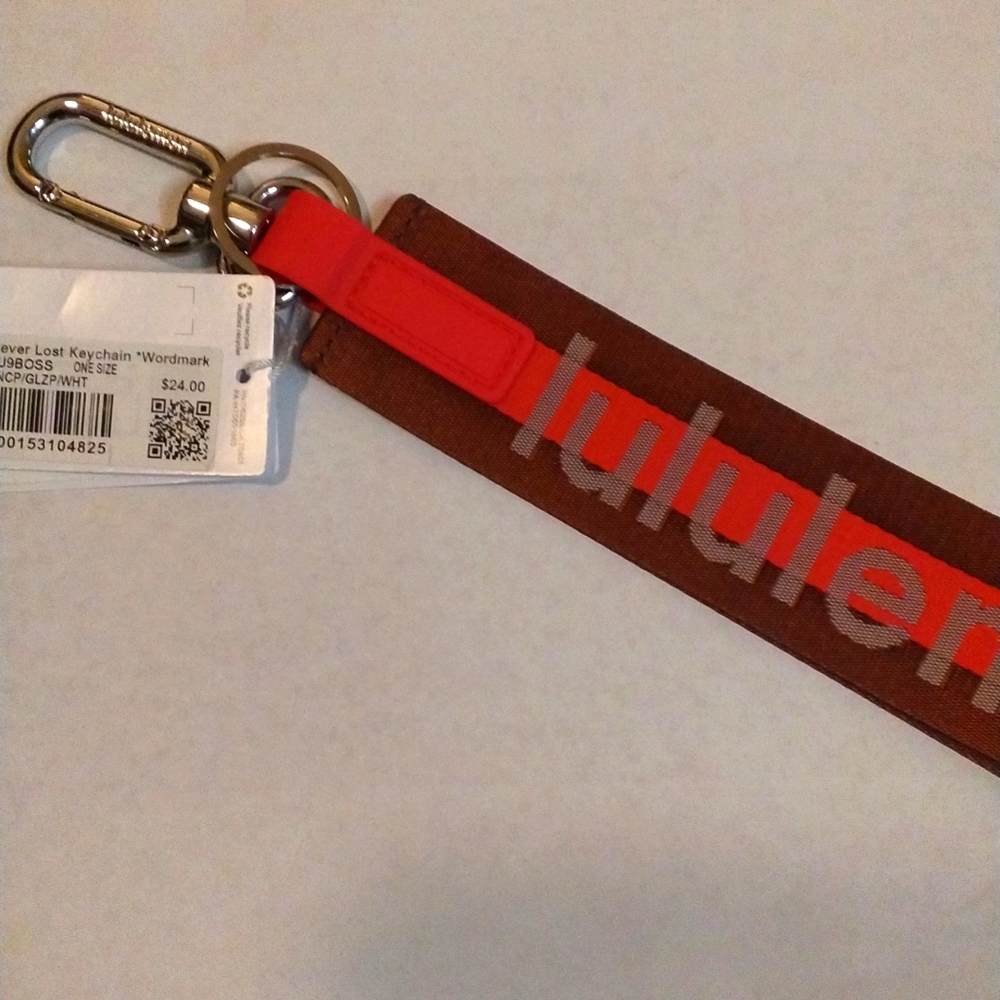 NWT Lululemon Never lost Keychain